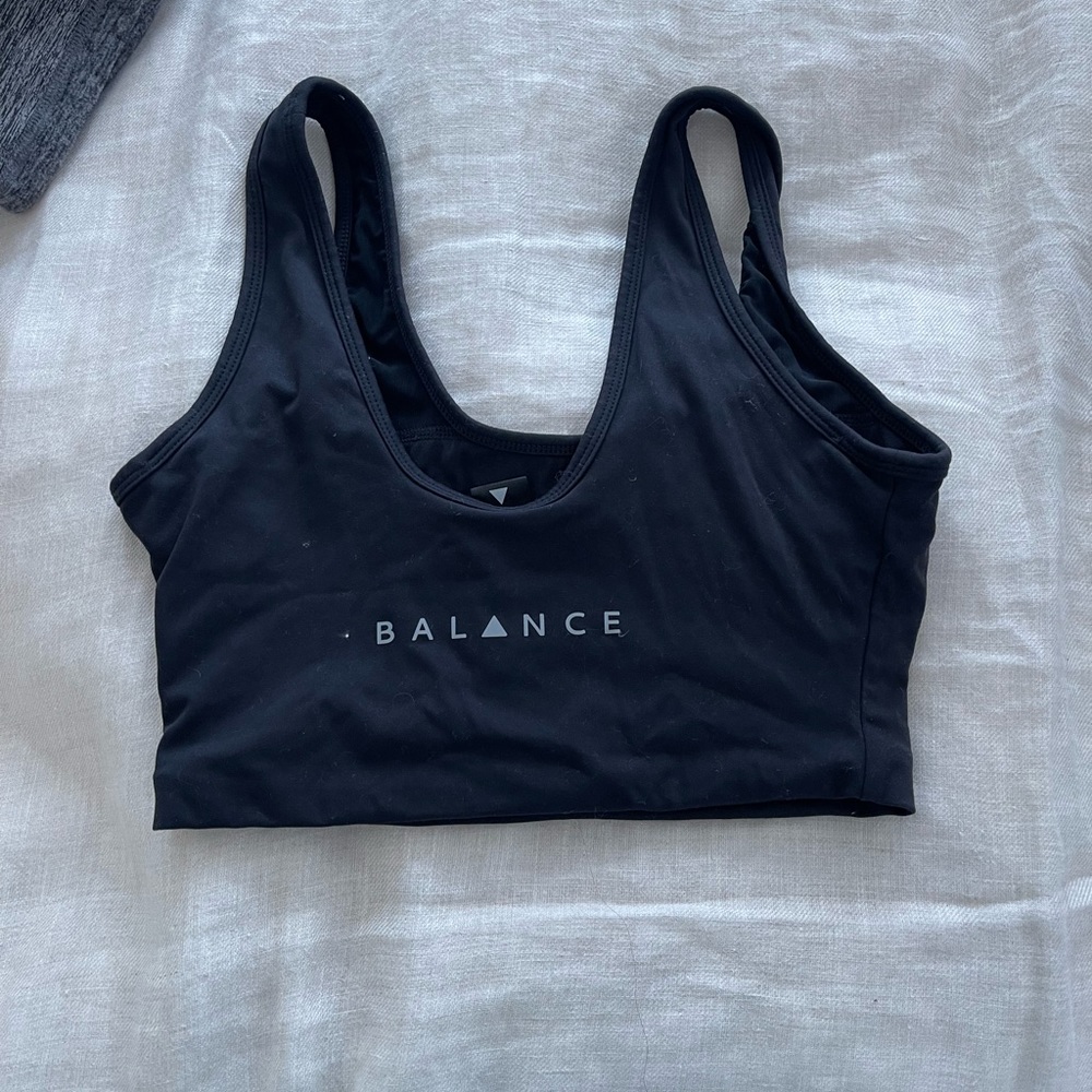 Scoop neck sports bra